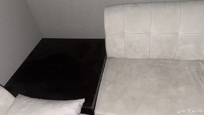 كنب ارضي جميل اللون   طاولة هديه   سجادة 5