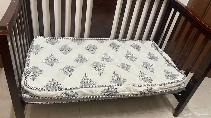 سرير اطفال بارتفاعين 4