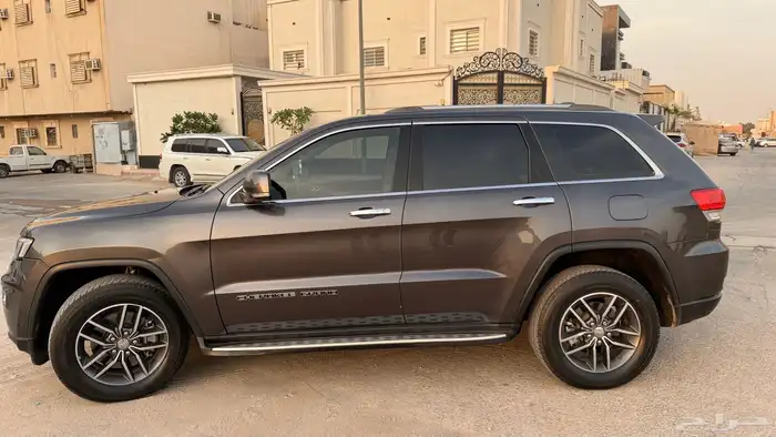 جيب جراند شيروكي ليمتد 4x4 10