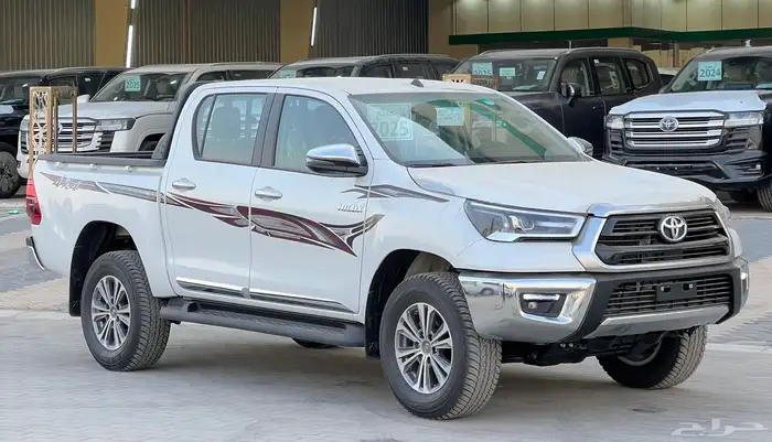 تويوتا هايلوكس قير عادي بنزين 2025 4