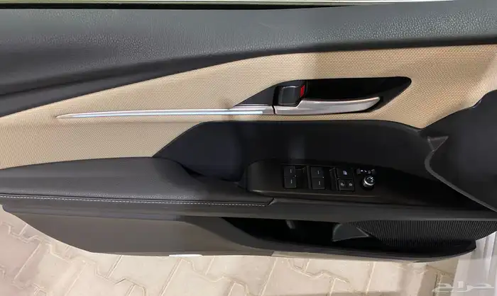 كامري 2025 اصفار LE 19