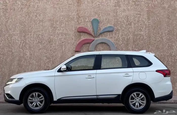 مستبيشي اوتلاندر 2020 2