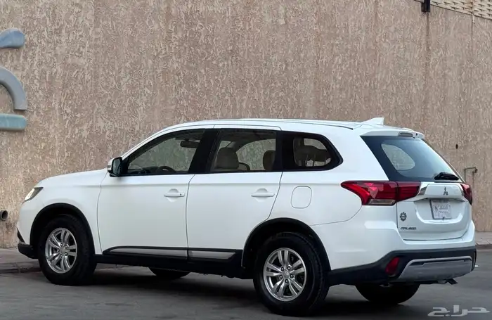 مستبيشي اوتلاندر 2020 13