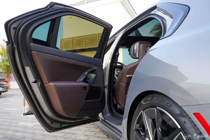 BMW 740i 2023 M Sport 27