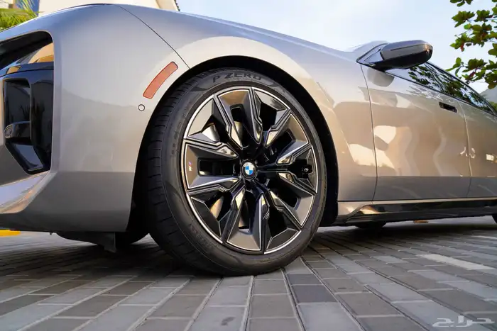 BMW 740i 2023 M Sport 9