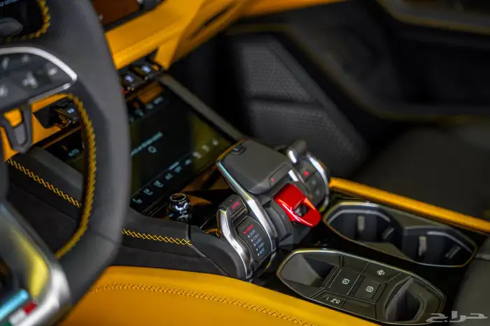 عروض المارد لامبورجيني اوروس أس اي 2025 اصفار بسعر مميز 12