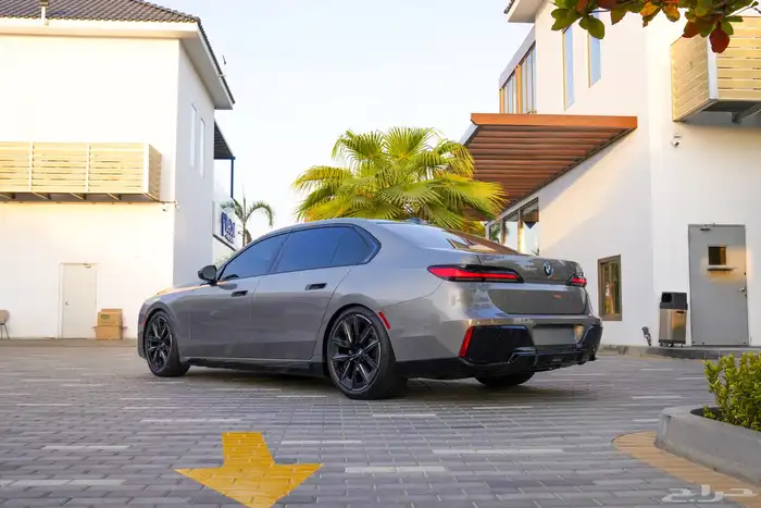 BMW 740i 2023 M Sport 17