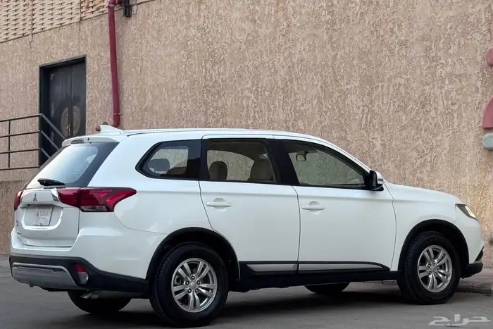 مستبيشي اوتلاندر 2020 11