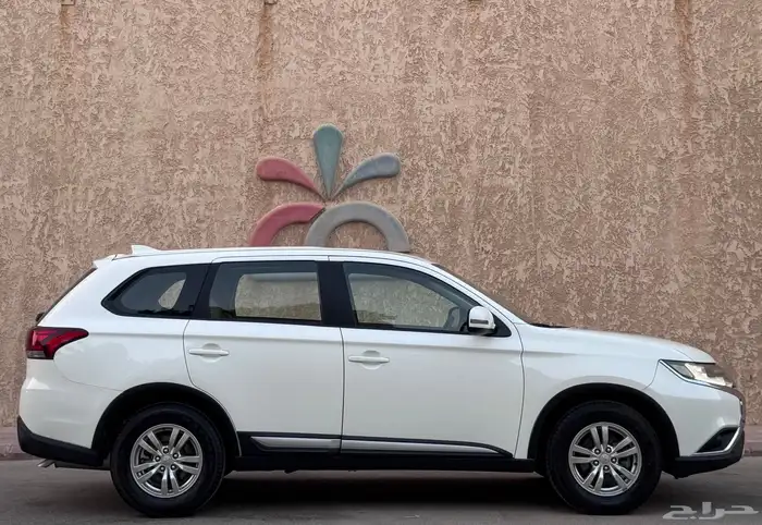 مستبيشي اوتلاندر 2020 9