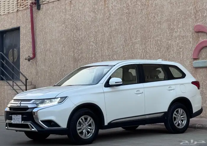 مستبيشي اوتلاندر 2020 4