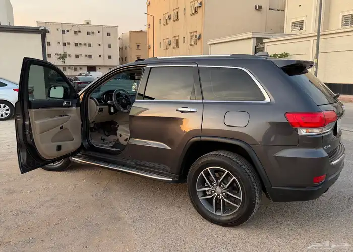 جيب جراند شيروكي ليمتد 4x4 18