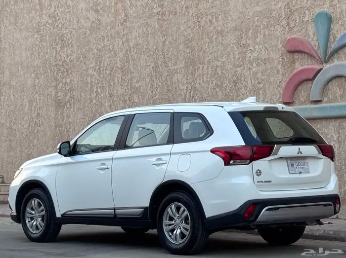 مستبيشي اوتلاندر 2020 3