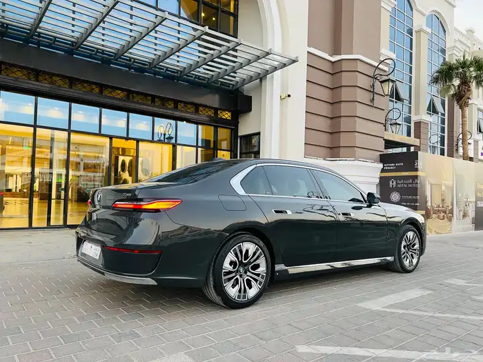 BMW 735Li 2023 ناغي تحت الضمان 13