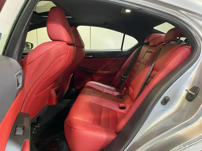 لكزس IS350 2023 ( اف سبورت ) العداد 34 الف فقط بحالة الوكال 26