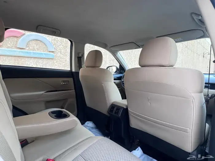 مستبيشي اوتلاندر 2020 17