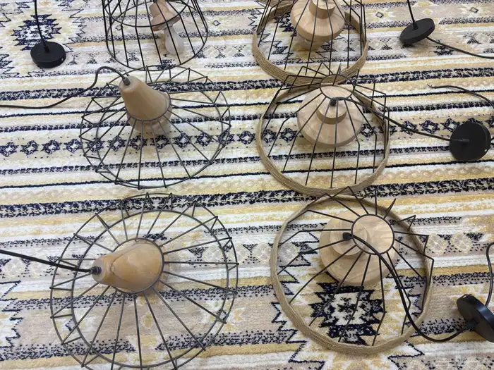 ثريات معلقه بإضاءت للبيع 4