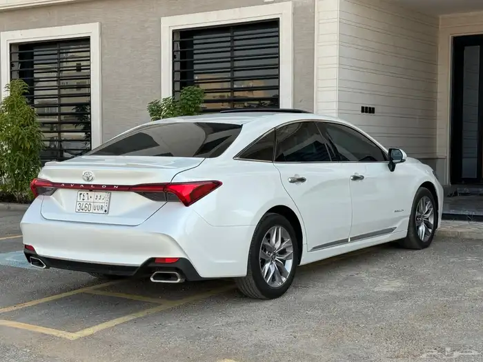 للبيع تويوتا افالون مديل 2022 5