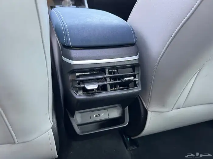 جيلي امجراند 2023 فتحة جلد فل كامل عداد قليل 7