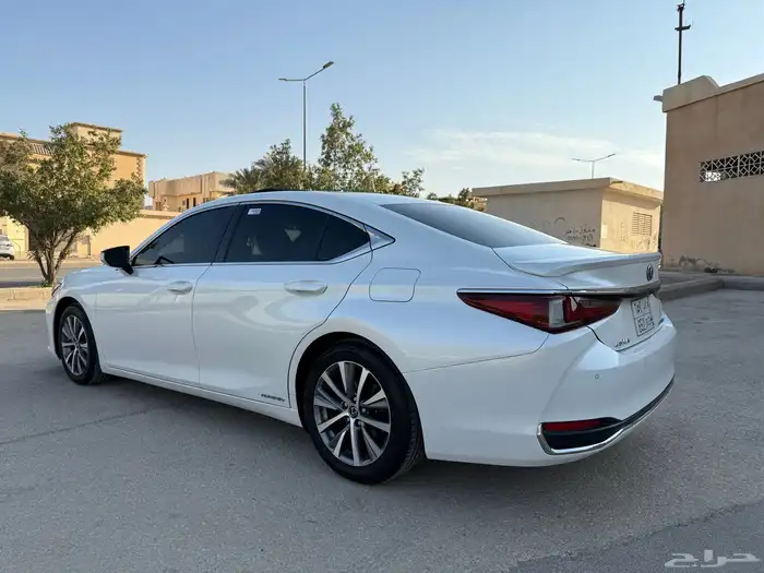 لكزس ES 300h 2021 0