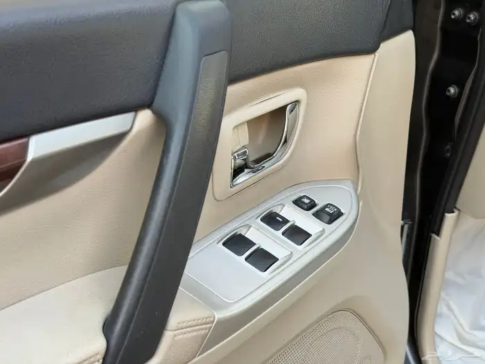 ميتسوبيشي باجيرو موديل 2020 18