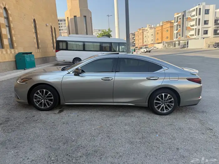 لكزس ES 350 SA فئة CA بريمي 2024 3