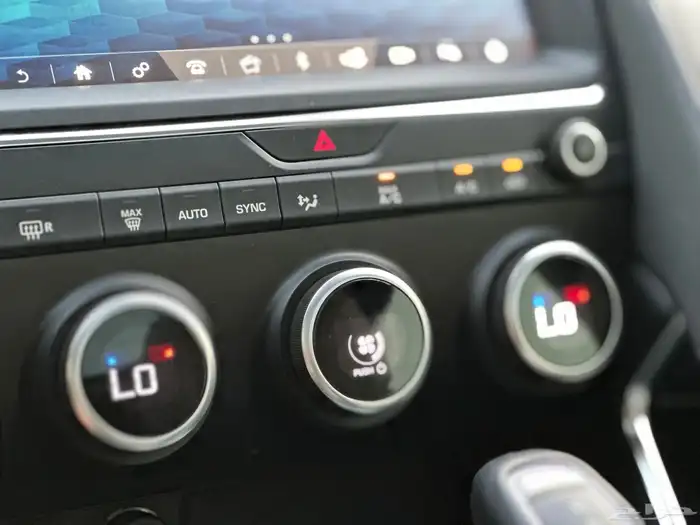 جيب جاكوار E PACE 2020 شبه جديد 38