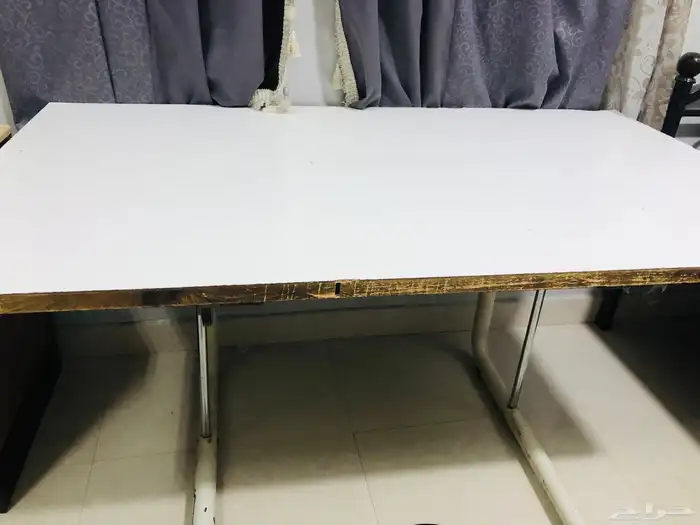 طاولة مكتب   كرسي مكتب بحالة ممتازة 1