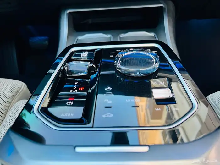 BMW 735Li 2023 ناغي تحت الضمان 30