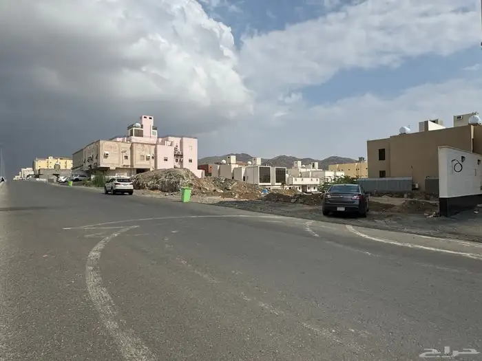 ارض تجارية داخل حد الحرم بمخطط ولي العهد 2 بداية اللسان 12