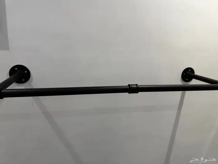 علاقه ملابس جداريه سوداء 1