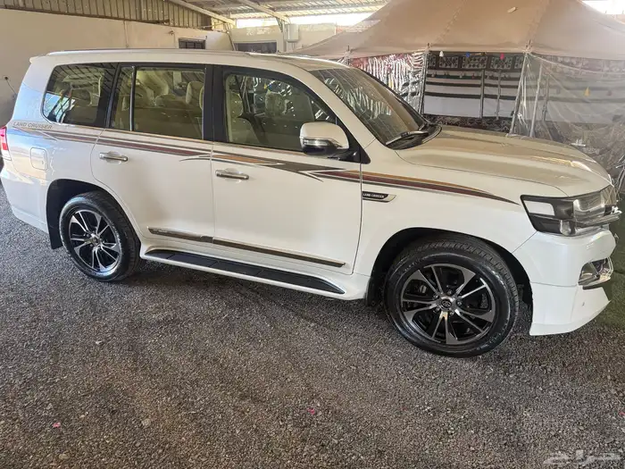 لاندكروزر موديل 2016 جي اكس آر 8