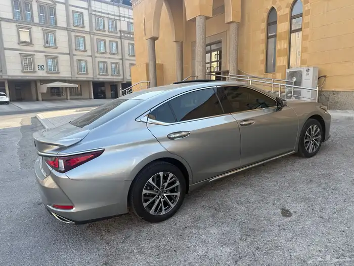 لكزس ES 350 SA فئة CA بريمي 2024 5