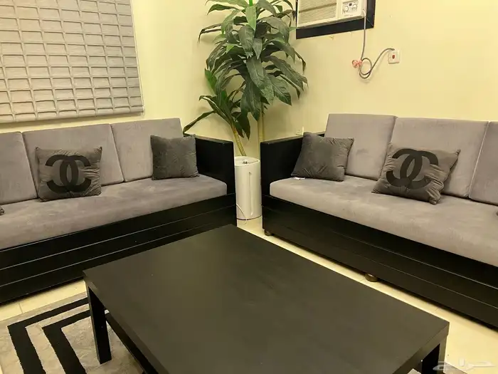 كنب مجلس كامل متكامل من كنبات وفرشة وطاولة وستارة 1