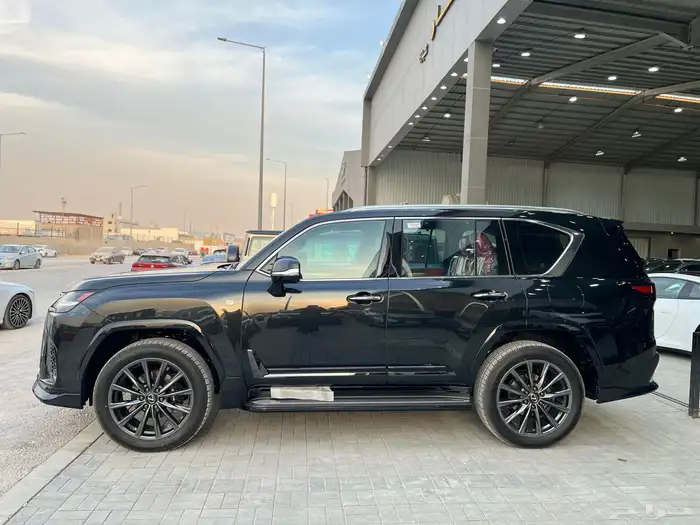 لكزس LX600 سبورت F موديل 2025 4