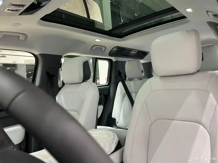 Land Rover Defender HSE 110 Saudi New 7