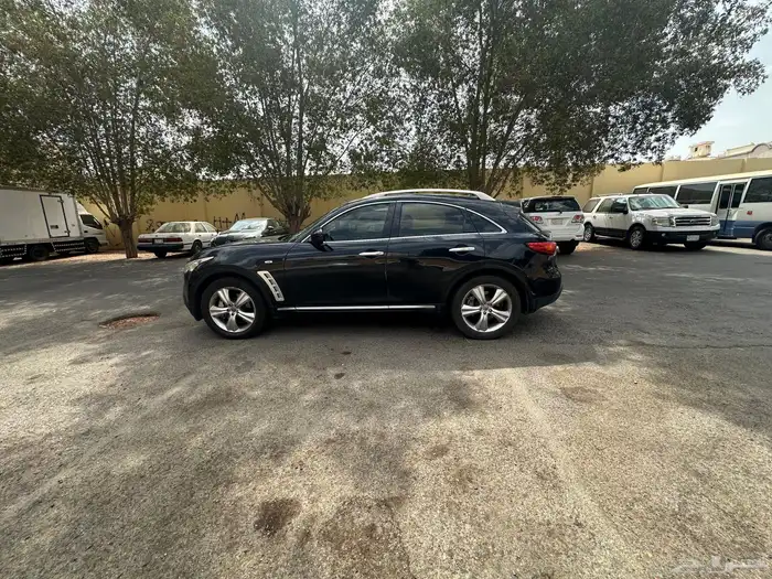 انفنتي اف اكس 6 سلندر اسود 4