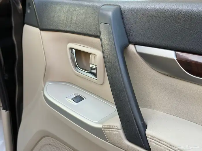 ميتسوبيشي باجيرو موديل 2020 40