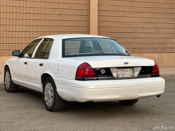 فورد بوليسي اصلي فكتوريا 2011 سعودي نظيف 3