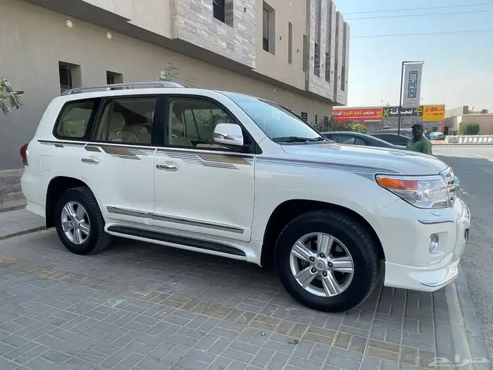 للبيع جيب لاندكروزر موديل 2014 بريمي 2