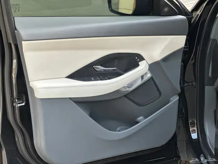 جيب جاكوار E PACE 2020 شبه جديد 31
