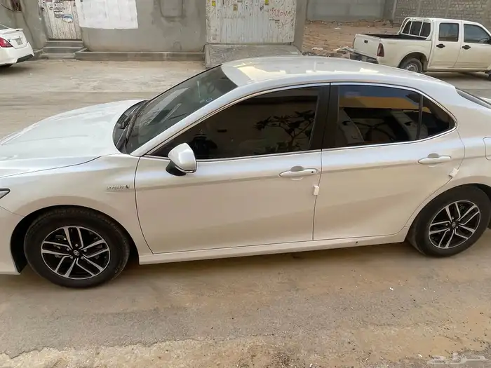 البيع كامري هايبرد 2024 او البدل بسياره زي الموديل 6