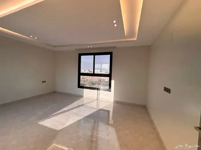 للبيع روف دور ثانى وملحق بسعر 620 الف بخميس مشيط 25