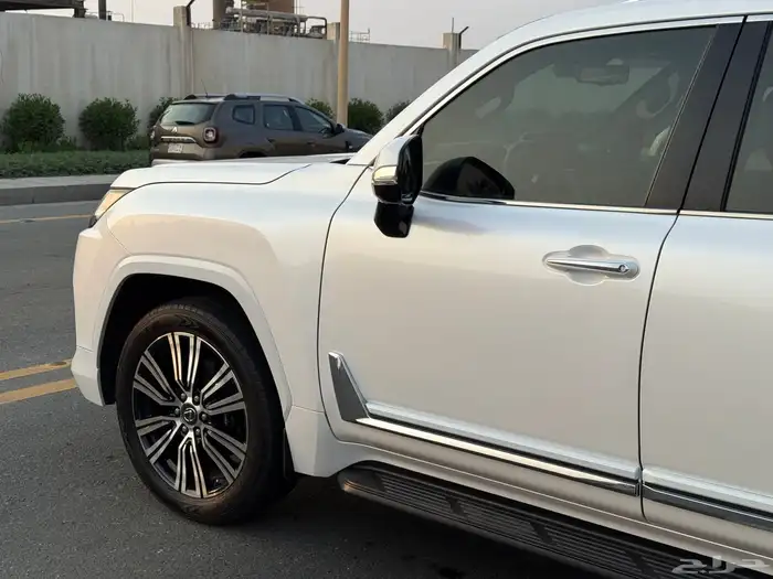 جيب لكزس LX600 2022 - شبه الجديد سعودي 10