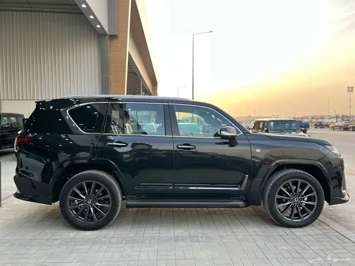 لكزس LX600 سبورت F موديل 2025 5