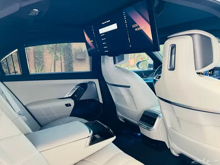 BMW 735Li 2023 ناغي تحت الضمان 35