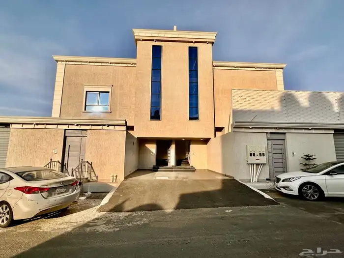 للبيع روف دور ثانى وملحق بسعر 620 الف بخميس مشيط 0