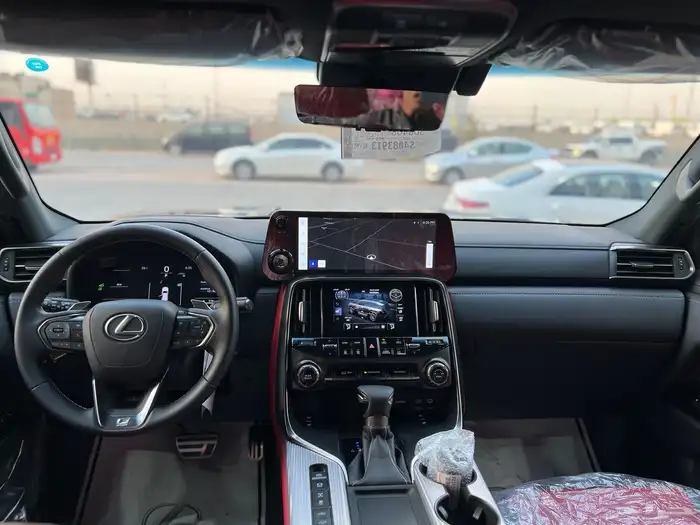 لكزس LX600 سبورت F موديل 2025 11