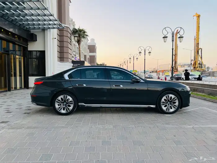 BMW 735Li 2023 ناغي تحت الضمان 2