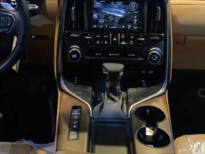 لكزس بي بي 2025 وارد سعودي 9