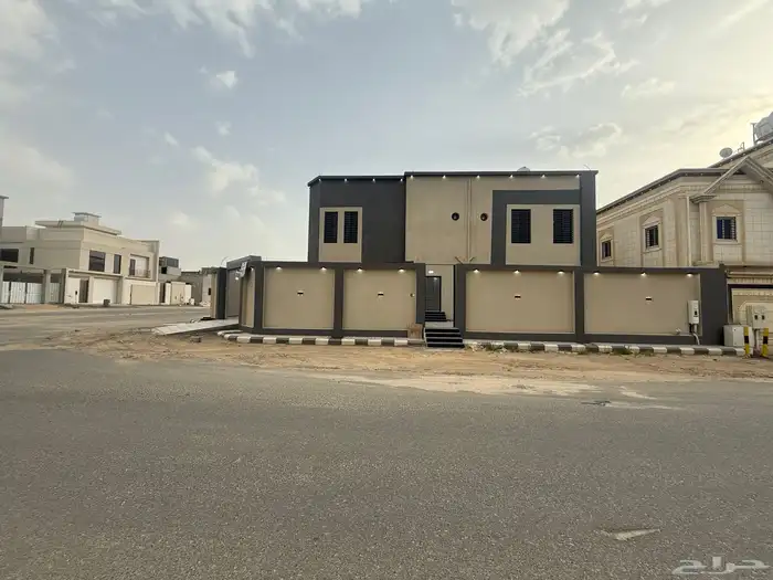 للبيع فيلا علي شارعين زاويه أرض كامله أحد رفيده حي الروان 3